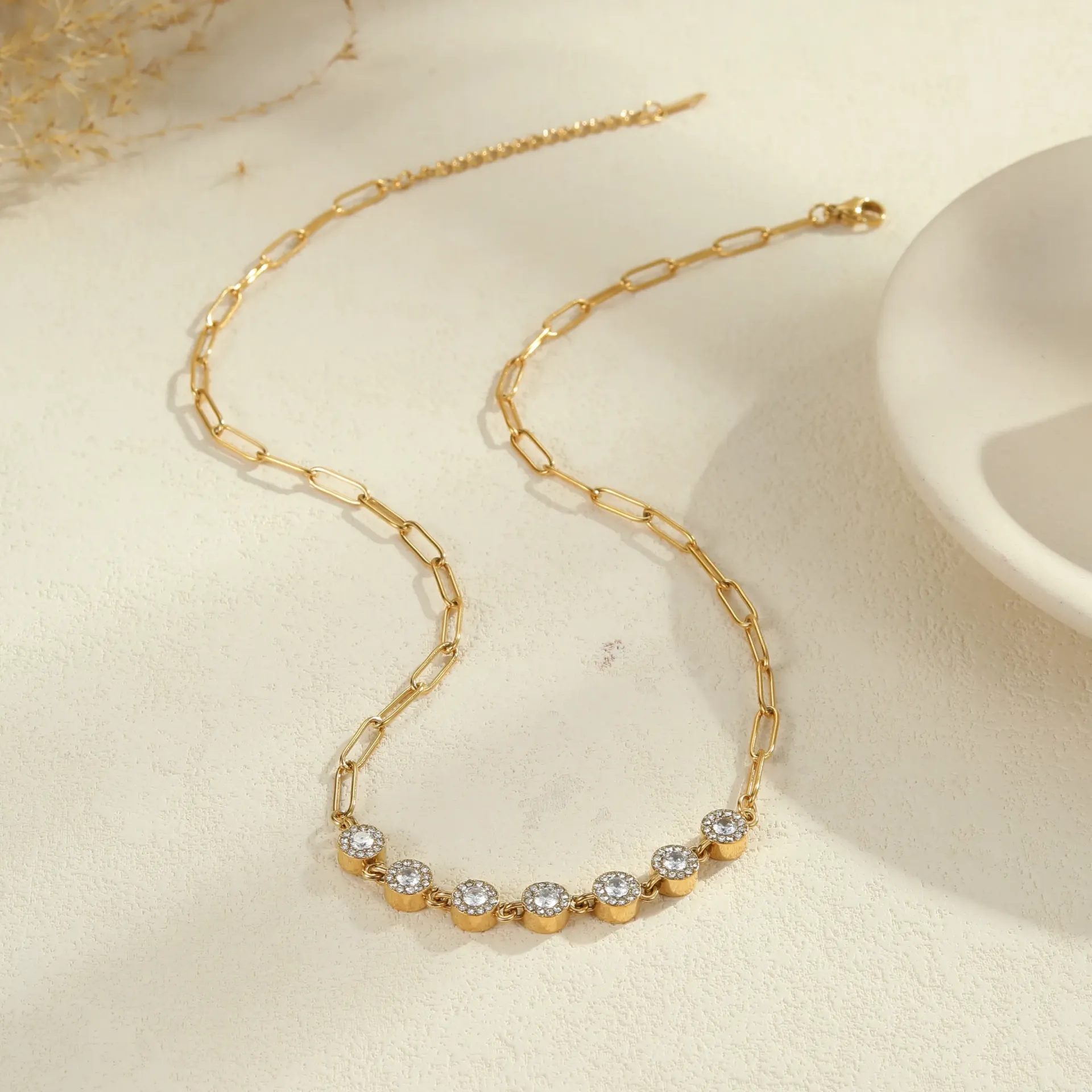 Eterna Shine Necklace
